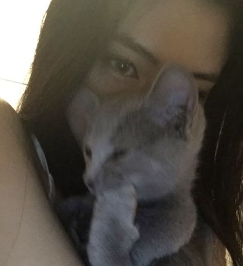 Han So Hee, So Hee, A Cat, A Woman, With Friends