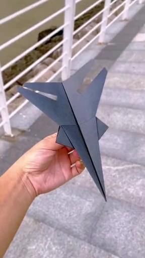 Plane Crafts, Paper Folding Crafts, Creative Origami, Kraf Kertas, Paper Craft Videos, Folding Origami, Instruções Origami, Paper Planes, Airplane Art