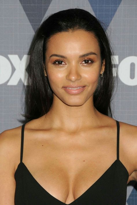 Jessica Lucas Lucas Hot, Jessica Lucas, Jessica Lowndes, Celeb Crush, Canadian Actresses, Simple Beauty, Attractive People, Look Alike, Beautiful Woman