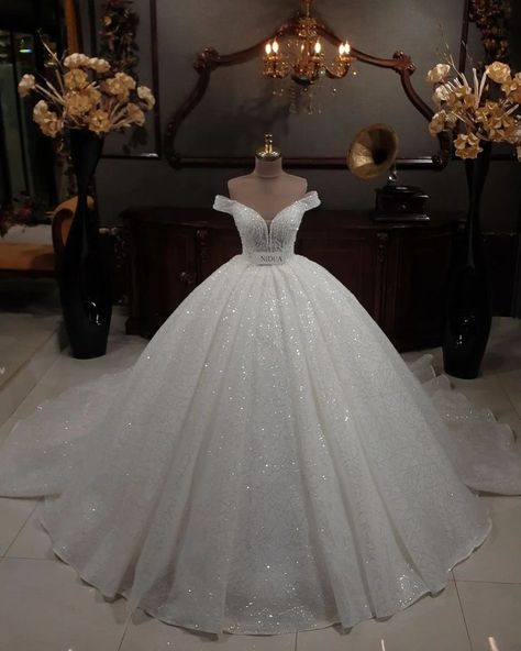 Elegant Wedding Dress Ballgown, Wedding Dress Fairytale, Disney Fairytale Wedding Dress, Fairytale Wedding Dress, Puffy Wedding Dresses, Glam Wedding Dress, Glitter Wedding Dress, Big Wedding Dresses, Wedding Dresses Princess Ballgown