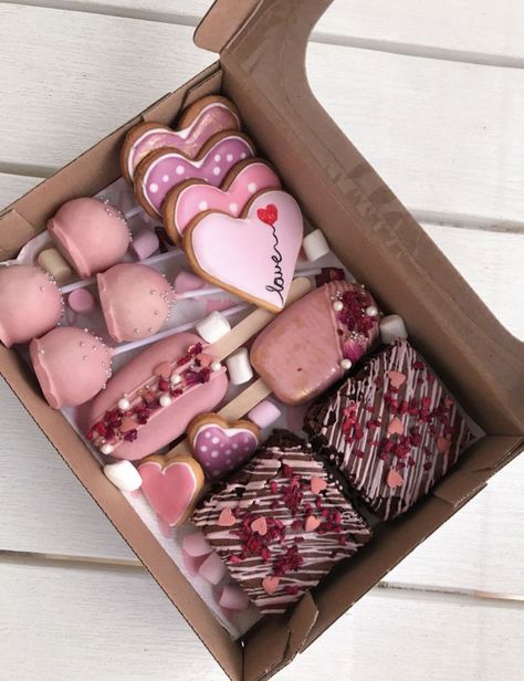 Valentine Chocolate Box Ideas, Baked Valentines Day Gifts, Valentine’s Day Nail Design Ideas, Valentine Sweets Box Ideas, Valentines Food Gift Ideas, Valentine’s Treat Box Ideas, Valentines Cookie Gift Box Ideas, Mini Cake Treat Boxes, Vday Treat Boxes