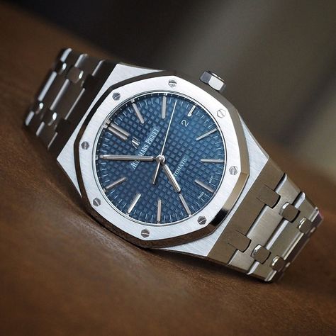 Watch Addicted ⌚️ on Instagram: “Audemars Piguet Royal Oak 15400 #audemarspiguet #audemarspiguetroyaloak #audemars #ap #royaloak #15400 #luxurywatch #mensluxury #watch…” Ap Watch, Lux Watches, Piguet Watch, High Fashion Men, Audemars Piguet Watches, Classy Watch, Ceramic Watch, Expensive Watches, Michael Schumacher