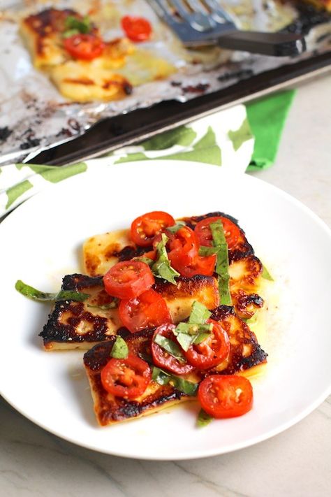 Halloumi Tomato Salad, Grilled Haloumi Recipes, Grilled Halloumi Recipes, Hallumi Recipes Dinner, Halloumi Tomato, Haloumi Recipes, Summer Dinner Recipes Grill, Salad With Balsamic Vinaigrette, Homemade Balsamic Vinaigrette