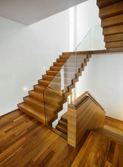 30 Different Wooden Types of Stairs for Modern Homes Painted Staircases, Escalier Design, Glass Stairs, Glass Staircase, Stairway Design, Stairs Design Modern, Stair Case, Painted Stairs, Staircase Railings