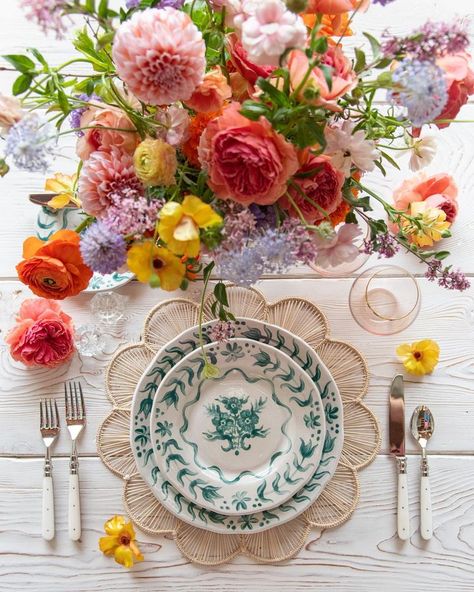 Funky Tablescape, Pastel Wedding Theme Decoration, Wildflower Wedding Theme Table Settings, Wildflower Centerpiece Wedding, Spring Wedding Table Settings, Garden Wedding Table Decor, Floral Table Scape, Luxury Pantry, Wedding Tabletop Decor