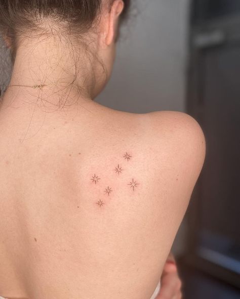 Star Tattoo Ribcage, Spine Tattoo Stars, Sprinkles Tattoo, Sprinkle Tattoo, Star Spine Tattoo, Minimalist Star Tattoo, Star Tattoo Ideas, Spinal Tattoo, Stars Tattoo