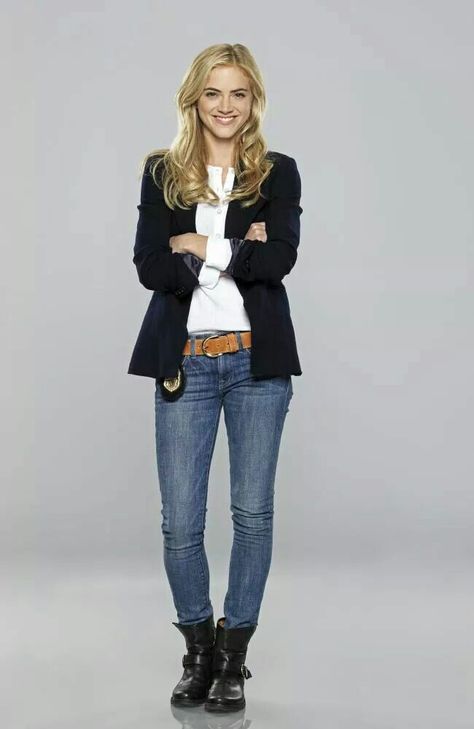 Bishop Ncis, Journalist Outfit, Ellie Bishop Ncis, Detective Fashion, Ncis Bishop, Eleanor Bishop, Emily Bishop, Ellie Bishop, Emily Wickersham Ncis