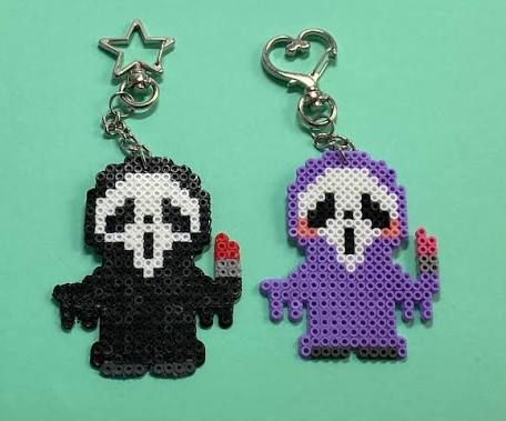 Perler Beads Ideas Horror, Zero Perler Bead Pattern, Perler Bead Patterns Ghostface, Perler Bead Ghostface, Mini Perler Bead Patterns Halloween, Halloween Melting Beads, Ghost Face Perler Bead Pattern, Perler Bead Mini Patterns, Peeler Bead Ideas Halloween