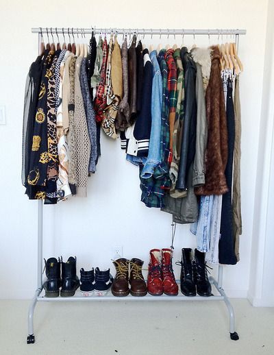 Want this wardrobe Open Closets, Closets Ideas, Hipster Bedroom, Grunge Bedroom, Door Bed, Style Indie, Grunge Room, Clothes And Shoes, Closet Makeover