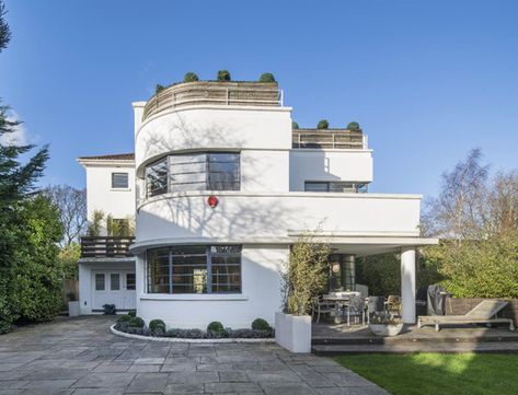 1930s Ernst L Freud art deco house in Hampstead Garden Suburb, London N2 back on the market - WowHaus Art Deco Exterior, Art Deco Houses, Art Deco House, Art Deco Garden, Art Deco Homes, Deco House, Modernist House, Streamline Moderne, Modern Deco