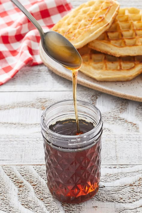 Homemade Maple Syrup Canning Maple Syrup, Homemade Maple Syrup Easy, How To Make Maple Syrup At Home, Hippie Farmhouse, Homemade Pancake Syrup, Homemade Maple Syrup, Farmers Market Stand, Maple Syrup Recipes, Homemade Goods