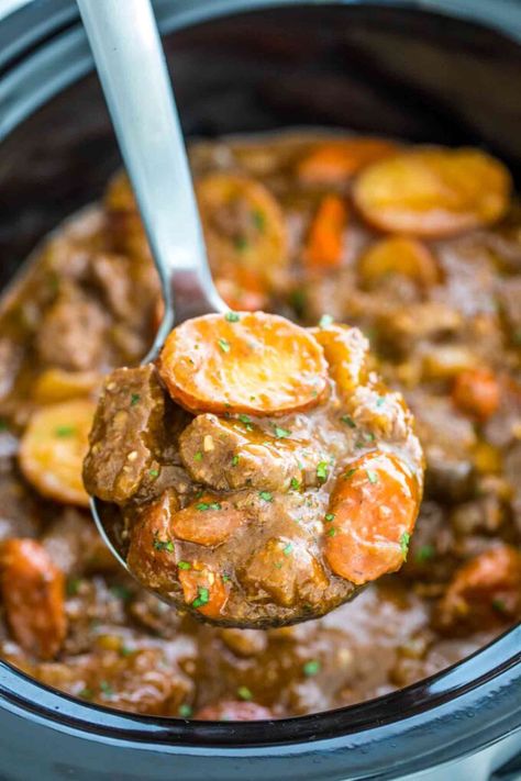 Ultimate Slow Cooker Beef Stew - Sweet and Savory Meals Slow Cooker Stew Recipes, Slow Cooker Sloppy Joes, Slow Cooker Recipes Beef Stew, Slow Cooker Recipes Beef, Savory Meals, Slow Cooker Tacos, Slow Cooker Beef Stew, Stew Meat, Pot Roast Recipes