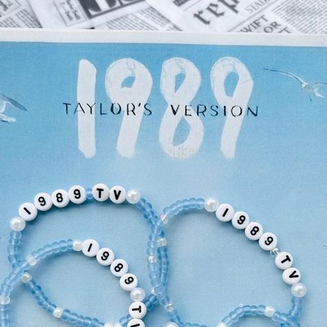 Mandy⸆⸉ 🪩 on Instagram: "#1989TaylorsVersion party favors 🕶️ @taylorswift #taylorswift #taylornation #taylorsversion #taylurking #swiftie #TSTheErasTour #taylorswiftfan #1989 #1989tv #1989announcement #1989taylorsversionreleaseparty #1989taylorsversionrelease #1989tvrelease #1989tvreleaseparty #1989 #friendshipbracelets" 1989 Taylor Swift Birthday Theme, 1989 Themed Party, 1989 Birthday Party Theme, 1989 Birthday Party, Taylor Swift 1989 Party, 1989 Taylor Swift Party, 1989 Party, 18th Party Ideas, Eras Party