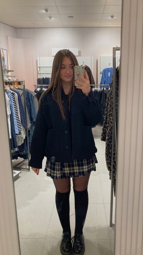 Cute School Uniform Uk, British School Uniform Girl, Cute School Uniform Aesthetic, British Girl Outfits, School Uniform Fashion British, Scottish Uniform, British Girls, Scottish School Uniform, Uk School Uniform Aesthetic