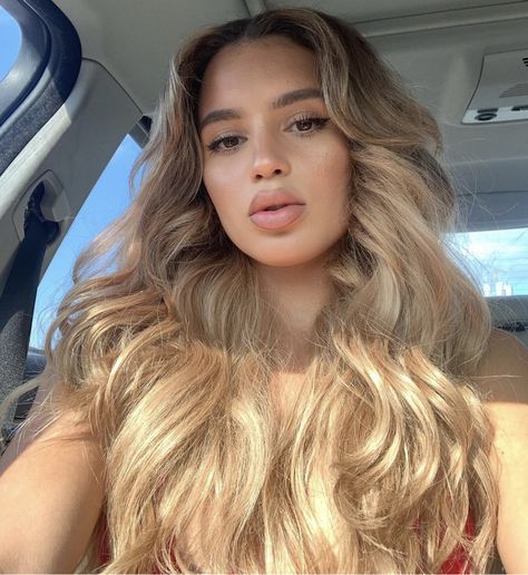 IG: @val.mercado Val Mercado, Beautiful Hair Color, Blonde Hair Looks, 360 Lace Wig, Beautiful Long Hair, Girls Club, Summer Makeup, Sweet Tea, Insta Photo