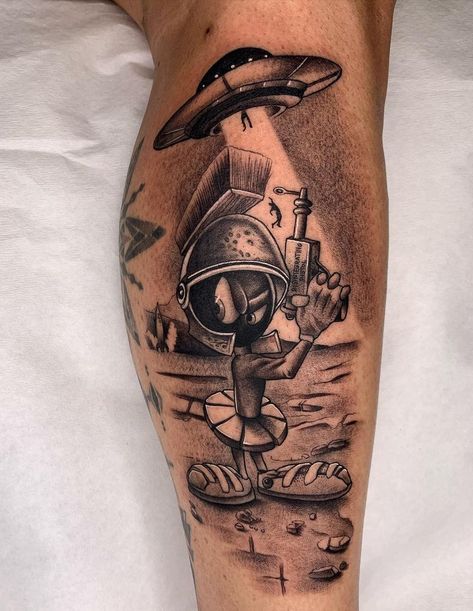 23 Marvin The Martian Tattoos For Another World - Body Artifact Cartoon Sleeve Tattoos For Guys, Marvin The Martian Tattoo Ideas, World Tattoo Men, The World Is Yours Tattoo Design, Men's Leg Tattoos, Marvin The Martian Tattoo, Martian Tattoo, Looney Tunes Tattoo Ideas, Cartoon Tattoos For Men