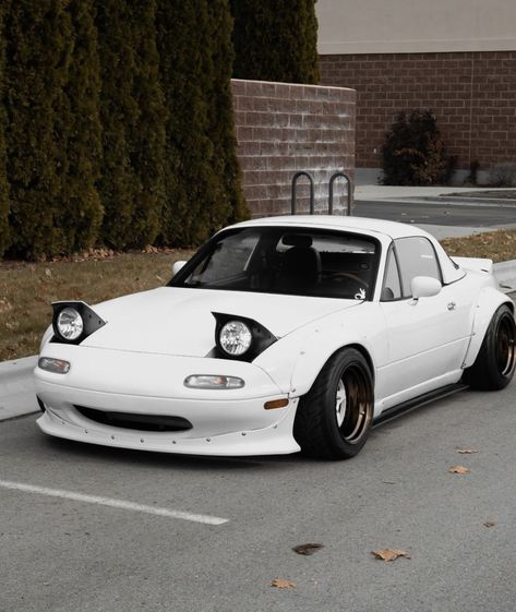 @jimmywilkey's Miata with that head-turning curb appeal 😍 #Mazda #Zoom #IngramPark #SanAntonio #Texas #SA #NewCars #Deals Miata 1990, Miata Car, Cars Jdm, Mazda Miata Mx5, Mx5 Miata, Mazda Cars, Best Jdm Cars, Mazda Mx5 Miata, Mazda Mx 5