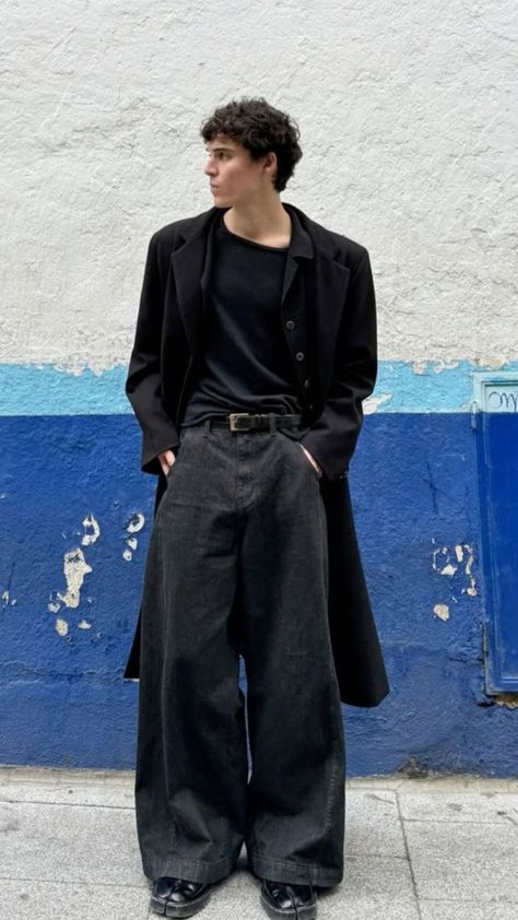 Mens Dark Denim Jeans Outfit, Classical Men Style, Baggy Classy Outfits Men, Off Duty Model Style Men, Men Baggy Outfit Ideas, All Black Baggy Outfit, Businesscore Fashion Men, Black Baggy Outfit, Baggy Outfits Men