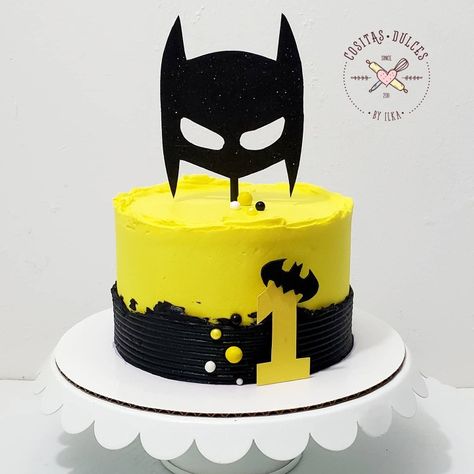 Batman Cake Buttercream, Batman Cake Ideas, Easy Batman Cake, Batman Themed Birthday Party, Batman Birthday Cakes, Buttercream Birthday Cake, 5th Birthday Cake, Batman Cake, Marvel Cake