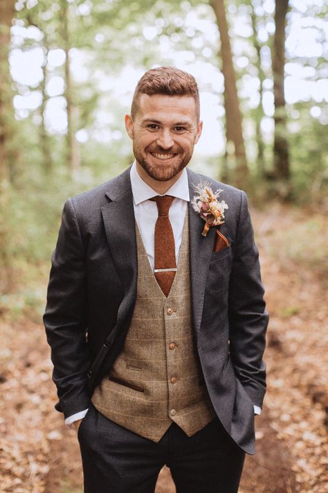 Groom Autumn Wedding Suit, Men Fall Wedding Suit, Groomsmen Attire Autumn Wedding, Navy Tux Fall Wedding, Autumn Wedding Suits Groomsmen, October Wedding Suits Men, Autumn Wedding Mens Outfit, Groom Autumn Wedding, Autumn Wedding Suits Groom