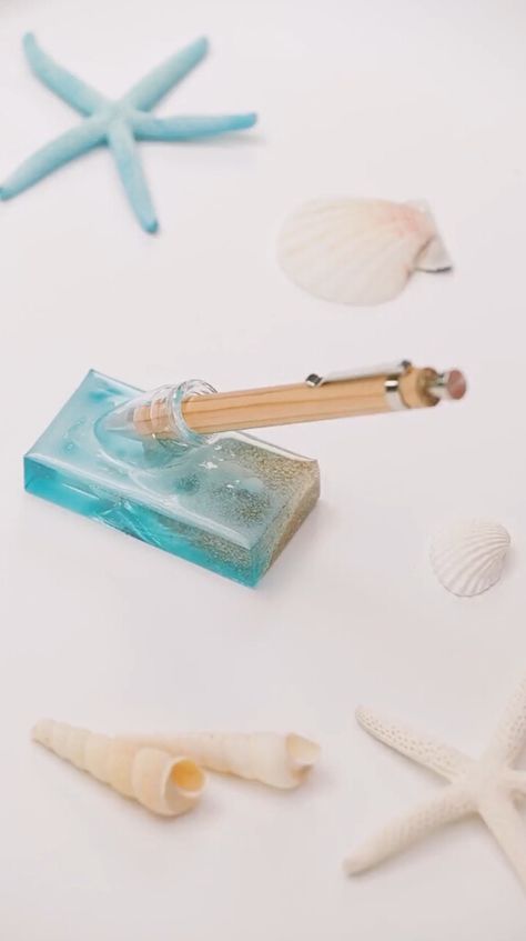 Resin Pen Holder Ideas, Resin Stationary, Resin Office Supplies, Resin Pen Holder, Resin Pen And Bookmark, Ocean Resin Keychain, Resin Pen Mold, Honey Store, Blue Keychain