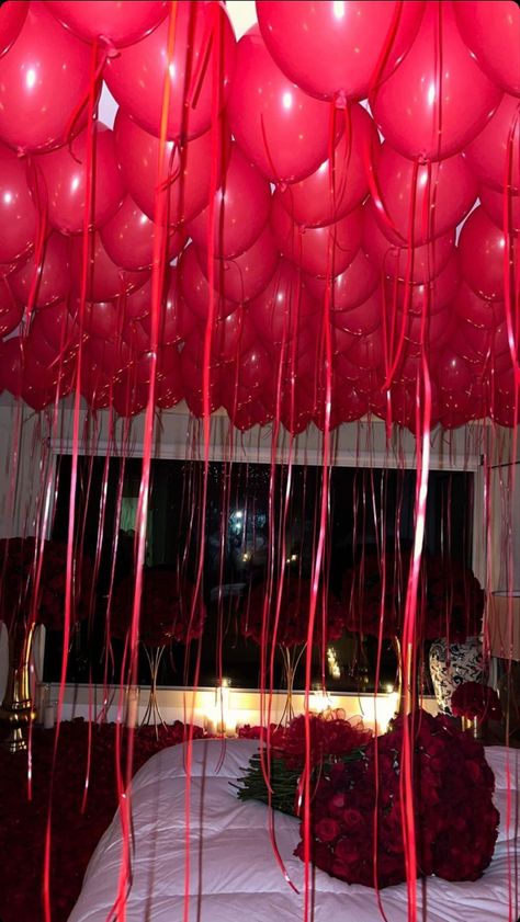 Room Filled With Balloons, Romantic Hotel, Valentines Roses, Rose Gift, Stories Instagram, Photo Dump, Holiday Parties, Balloons, Roses