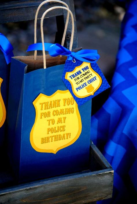 Thank you bags at a police birthday party! See more party ideas at CatchMyParty.com! Policeman Birthday Party, Policeman Party, Police Officer Party, Police Birthday Cakes, Police Themed Birthday Party, Zootopia Birthday Party, Officer Party, Police Theme Party, Cop Party