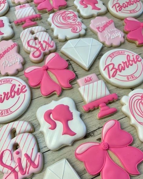 Barbie Birthday Party Balloon Garland, Barbie And Ken Cookies Decorated, Barbie Cutout Cookies, Barbie 3rd Birthday Party Cake, Barbie 6 Birthday Party, Barbie Cookie Ideas, Barbie Birthday Party Cookies, Disco Barbie Cookies, Barbie Party Food Table