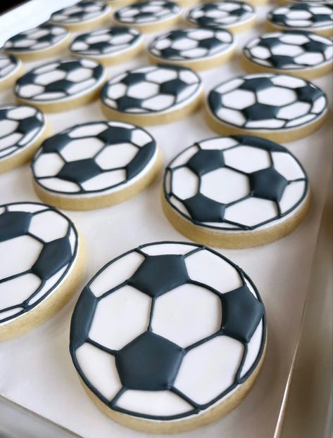 Color Cookies, Soccer Cookies, Soccer Time, Mini Soccer, Soccer Cake, Royal Iced Cookies, Christmas Lollipops, Macaron Flavors, Sugar Cookie Royal Icing