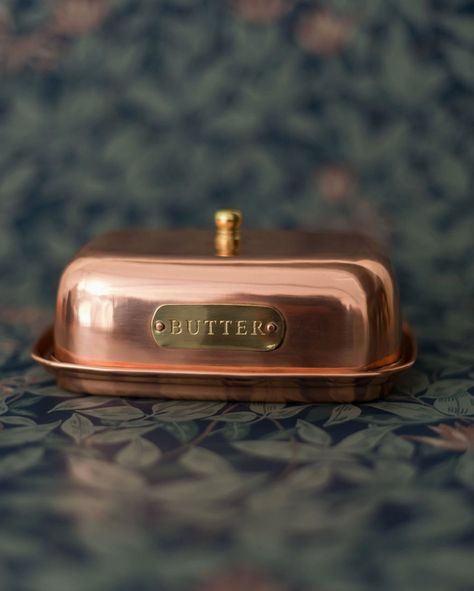 This butter dish was designed to be slightly larger, being able to perfectly hold two sticks of butter. Or for those that make homemade butter, this is the dish for you. Made entirely out of pure copper and featuring a brass plaque and handle, this butter dish makes a beautiful statement in any kitchen.Hand washing is recommended. Copper Dishes, Brass Plaques, Bread Boxes, Homemade Butter, Copper Kitchen, Antique Farmhouse, Kitchen Products, Copper And Brass, Handmade Copper