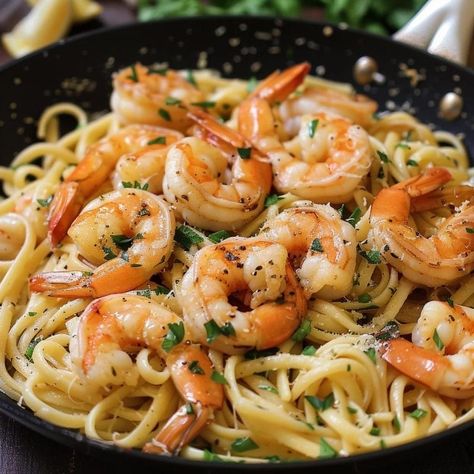 Garlic Shrimp Pasta Pasta And Shrimp, Spicy Garlic Shrimp, Shrimp Spaghetti, Lunch Meals, Spaghetti Salad, Garlic Shrimp Pasta, Christmas Buffet, Garlic Shrimp, Shrimp Pasta