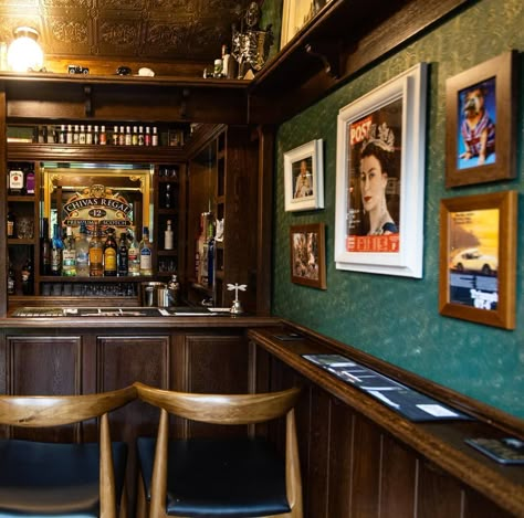 Irish Pub Basement, Home Pub Ideas, Irish Pub Interior, Irish Pub Design, Irish Pub Decor, Backyard Pub, Pub Interior Design, Man Cave Pub, Pub Interior