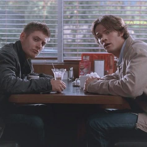 Sam Winchester Icon, Supernatural Sam And Dean, Dean And Sam Winchester, Sam E Dean, Sam Supernatural, Supernatural Dr, Sherlock Holmes Benedict, Walpapers Cute, Sam And Dean