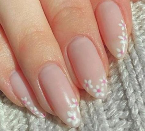 Small Flower Nail Designs, Short Nail Design, Flower Nail Designs, Short Nail, Flower Nail, Flower Nail Art, Short Nail Designs, Simple Nail Designs, Simple White