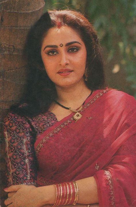 Old Bollywood Actress, South Indian Women, Jaya Prada, Bollywood Pictures, Indian Natural Beauty, Retro Bollywood, Hindi Actress, Old Is Gold, Sonakshi Sinha