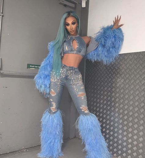 Plastique Tiara on Instagram: “Just a girl in the hot heat of the summer solstice 💦 _____________________________________________ Outfit by @vee.monique & @redaggio 🙈💕” Drag Accessories Diy, Drag Party, Plastique Tiara, Drag Outfits, Drag Fashion, Drag Inspiration, Drag Queen Costumes, Kawaii Clothes Goth, Drag Queen Outfits