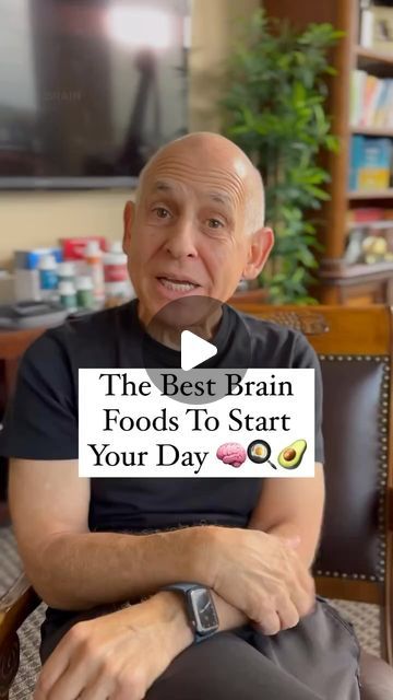 BrainMD Health on Instagram: "Best brain healthy foods to start your day! 🍳🧠 Proteins: wild fish, pasture-raised chicken, turkey, eggs. Healthy Fats: olive oil, MCT oil, avocado oil, ghee, coconut oil, avocado, nuts and seeds. Carbohydrates: focus on low-glycemic, high-fiber, unrefined, and organic sources. Vegetables: 6-10 servings per day by adding them to meals whenever possible. Whole fruits (avoid sweetened dried fruits and condensed fruit juice): 1-2 servings per day. Hydration: the brain is 80% water, and needs to be kept well hydrated. This nutritional approach will support balanced blood sugar and mood, help you maintain focus and motivation, and provide the necessary building blocks for optimal brain health.  #brainhealth" Dr Amen Brain Healthy Food, Dr Amen, Turkey Eggs, Eggs Healthy, Good Brain Food, Brain Healthy Foods, Nuts And Seeds, Low Glycemic, Brain Food