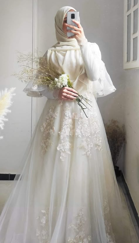 Dress Nikahan Hijab, Hijabi Wedding Dress, Hijabi Wedding, Wedding Outfit Ideas, Bridal Hijab Styles, Muslim Wedding Gown, Arabic Wedding Dresses, Fashion Outfits Summer, Simple Elegant Wedding Dress