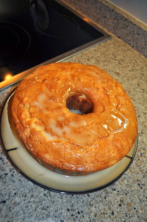 Southern Specialties: Sun Drop Pound Cake Sundrop Pound Cake, Sundrop Cake Recipe, Donut Bundt Cake, Squash Cakes, Lemon Desserts Easy, Buttered Vegetables, Cake Mixture, Lemon Pound Cake, Cake Donuts