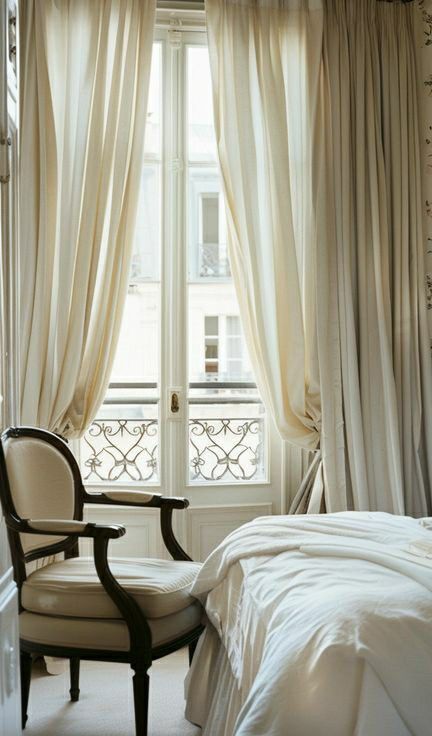 Parisian Curtains, Curtains Bedroom Ideas, Bedroom Parisian, Modern Parisian, Parisian Aesthetic, Romantic Lighting, Light Academia, Curtains Bedroom, Minimal Design