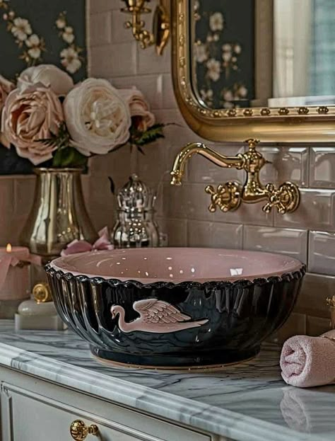 Coquette Bathroom, Chic Bathroom Ideas, Baños Shabby Chic, Girly Decor, Chic Bathroom, Chic Bathrooms, Bathroom Inspiration Decor, Princess Aesthetic, Dream House Interior