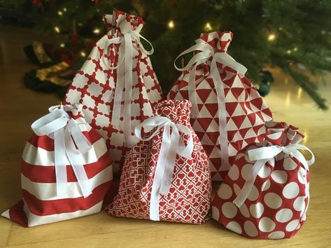 Wrap Alternatives, Reusable Gift Wrap, Eco Friendly Gift Wrapping, Reusable Gift Bags, Popular Christmas Gifts, Homemade Christmas Gifts, Christmas Gift Bags, Christmas Sewing, Pink Eyes