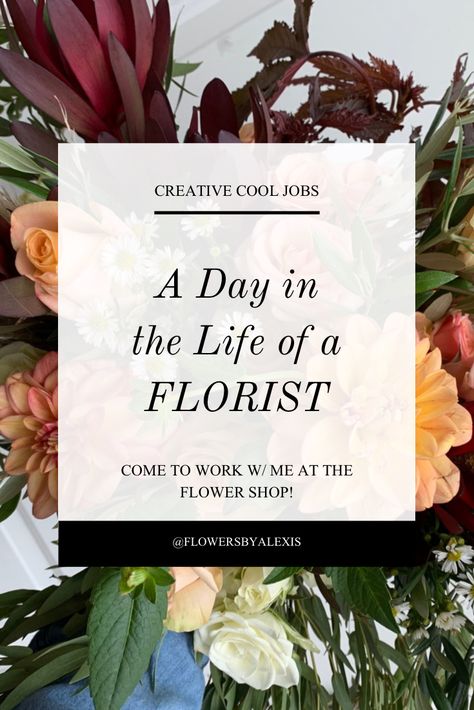 Florist Outfit Aesthetic, Diy Flowers Easy, Florist Portrait, Florist Workspace, Florist Studio Workspace, Florist Outfit, Florist Aesthetic, Florist Tips, Florist Photography