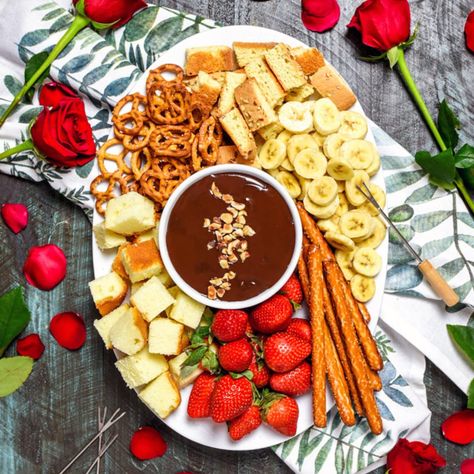 Best Fondue Recipes, Valentine's Chocolate, Boozy Chocolate, Hot Cheese, Fondue Recipes, Jambalaya Recipe, Romantic Meals, Deli Meats, Ice Cream Treats