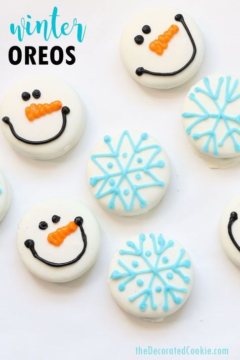 SNOWMAN AND SNOWFLAKE OREOS -- How to decorate store-bought, white fudge covered OREOS with royal icing for Christmas and winter #oreos #christmas #winter #christmascookies #snowflake #snowmanoreos Fudge Covered Oreos, Christmas Oreos, White Fudge, Chocolate Marshmallow Cookies, Cookie Recipes For Kids, Santa Ponsa, Chocolate Chip Shortbread Cookies, Easy Holiday Treats, Baking Treats