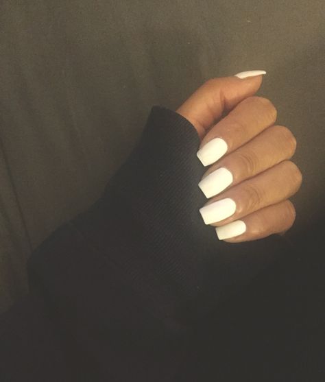 Bright White Nails, White Black Nails, Spring Break Nails, White Coffin Nails, White Manicure, Makeup Nails Designs, Nails Board, Broken Nails, Simple Gel Nails