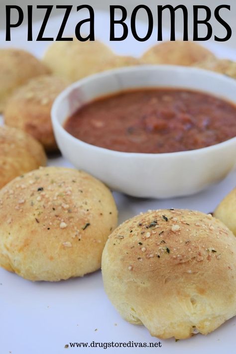 If you’re looking for a fun dinner idea, this Pizza Bombs is it. They’re filled with cheese and sauce, making a delicious bite of pizza. Homemade Pizza Bites, Pizza Bomb, Pizza Ball, Fun Dinner, Canned Biscuits, Bombe Recipe, Holly Golightly, Tailgating Recipes, Homemade Dough