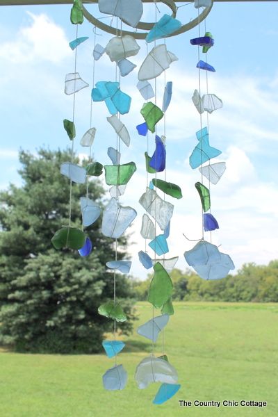 String your sea glass collection together for some great wind chimes.  A wonderful addition to your outdoor decor. Sea Glass Wind Chimes, Glass Crafts Diy, Seaglass Beach, Sea Glass Diy, Carillons Diy, Deco Marine, Wind Chimes Craft, Beach Glass Crafts, Glass Wind Chimes