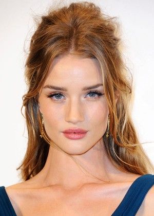 #sloppy but sexy hair Middle Part Hairstyles, Tousled Hair, Huntington Whiteley, Hair Straight, Rosie Huntington Whiteley, Long Straight Hair, Half Up Hair, Hair Envy, Wedding Hair And Makeup