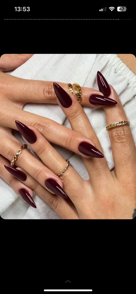 Cherry Wine Nails With Design, Marron Nail Ideas, Wine Colored Nails Designs, Burgundy Stiletto Nails, Maroon Almond Nails, Marron Nails, Fall Burgundy Nails, Seductive Nails, Burgundy Nail Ideas